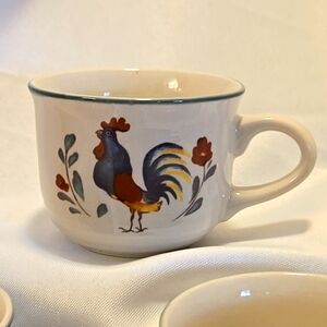 Set Of 4 International Tableworks Coffee Tea Cups Roosters Chicken & Flowers